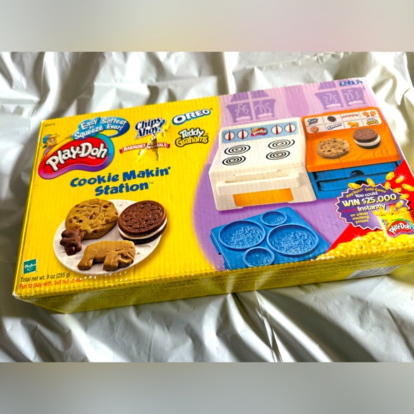 Vintage play-doh cookie maker kitchen. 2001 - Picture 1 of 5